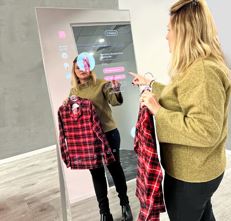 MySize Launches FirstLook Smart Mirro in Physical Retailer