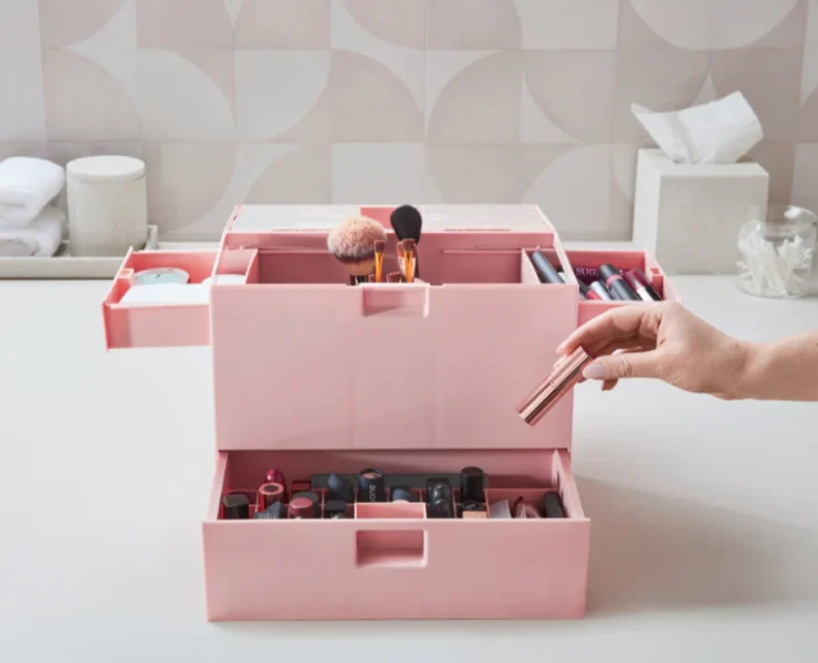Oshen makeup care opened Pink