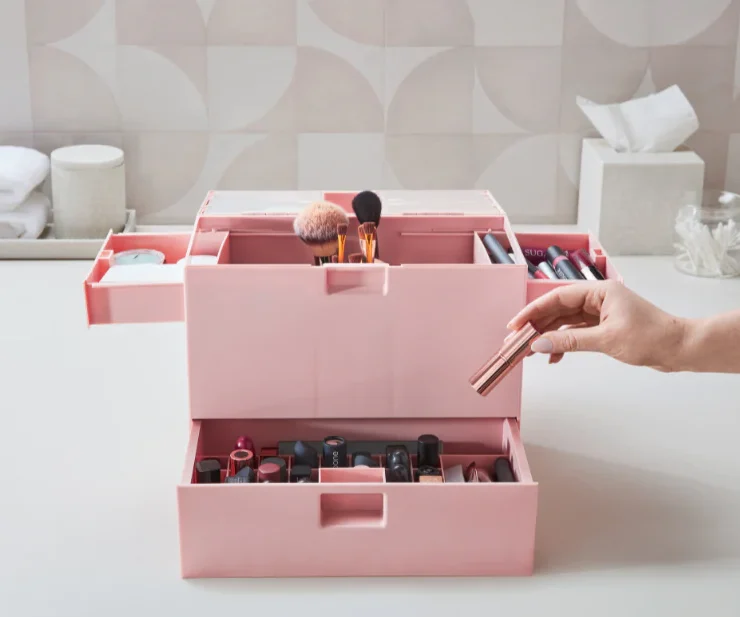 Oshen makeup care opened Pink
