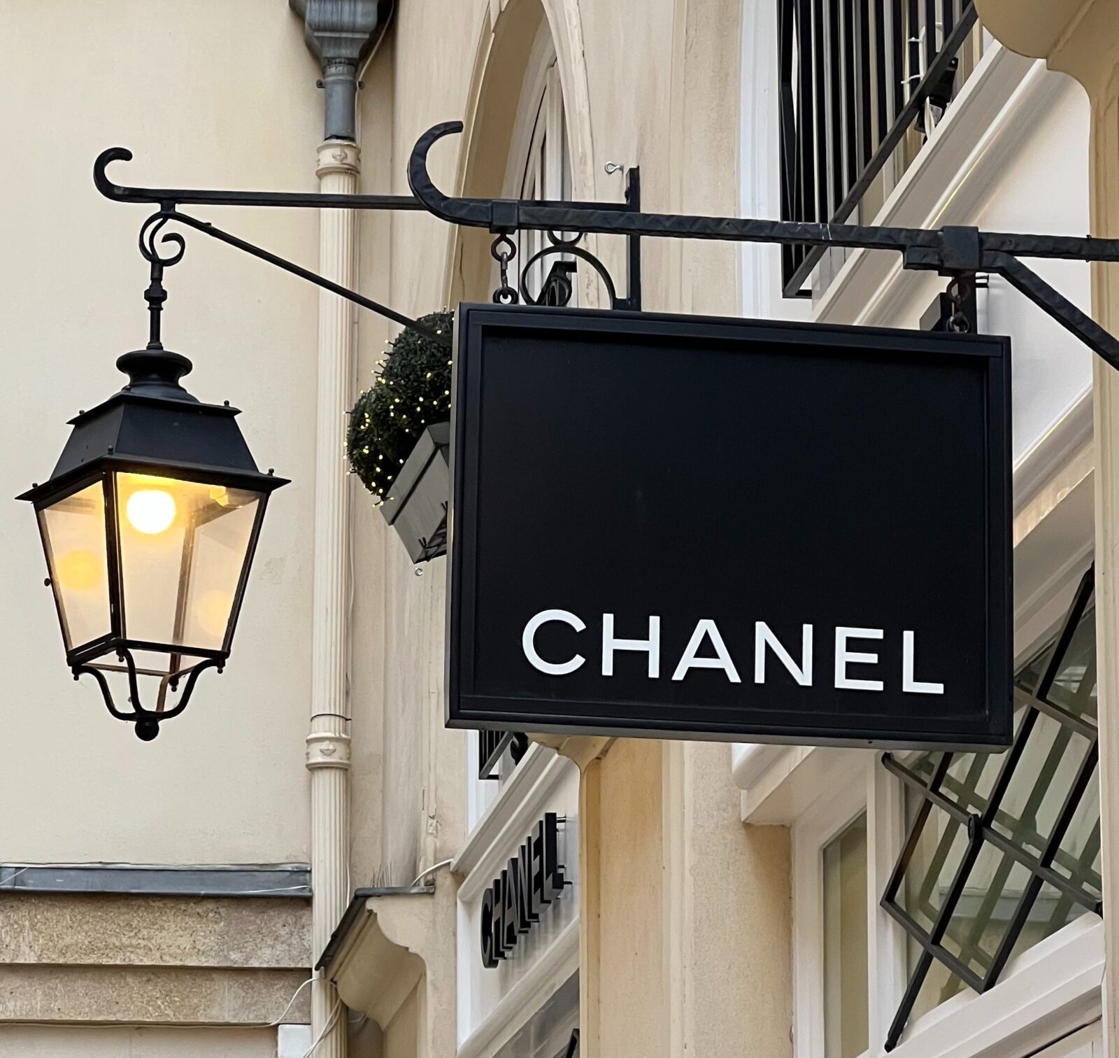 2023 Predictions and Trends for Luxury Retail