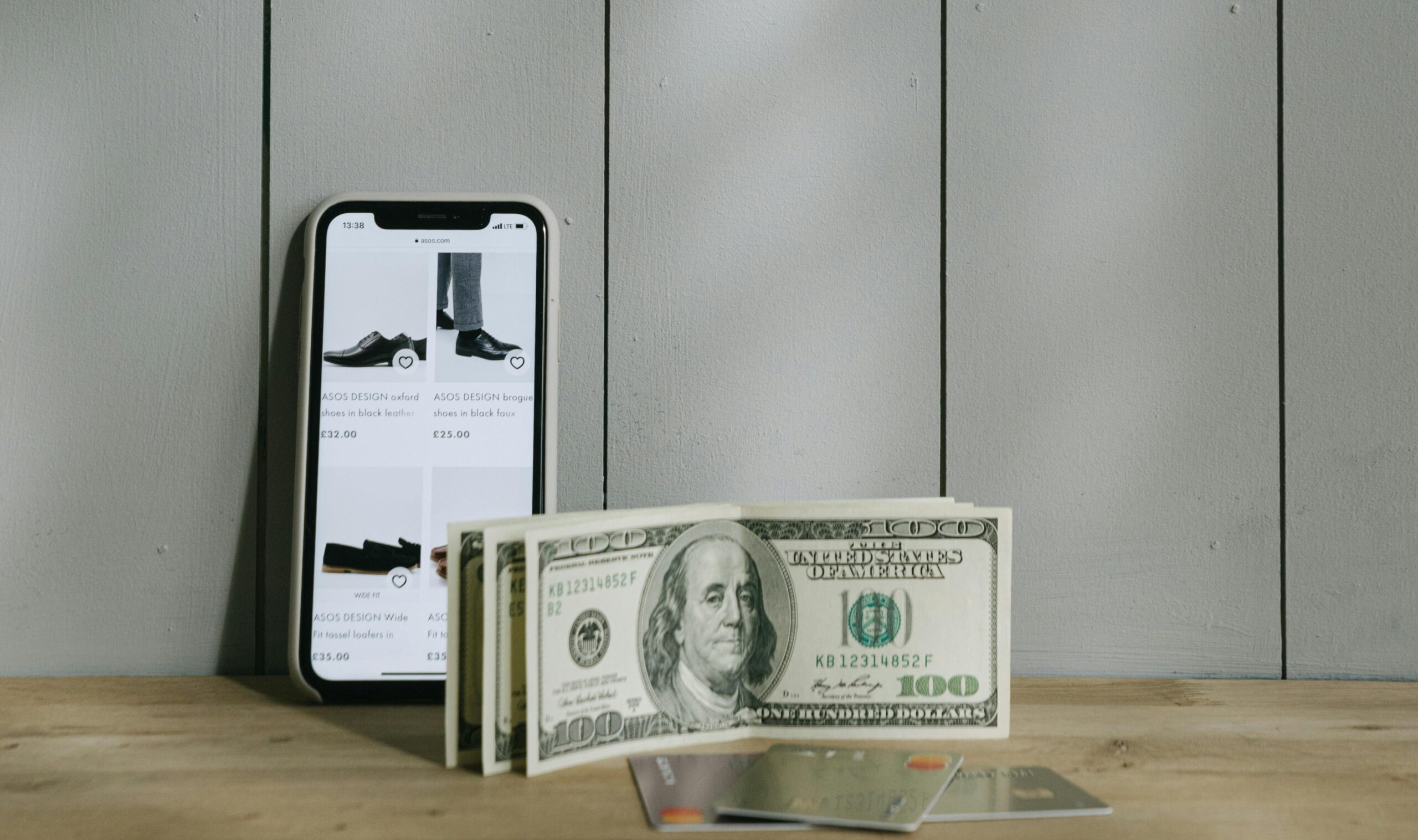 Smartphones account for 73% of online orders in the U.S.