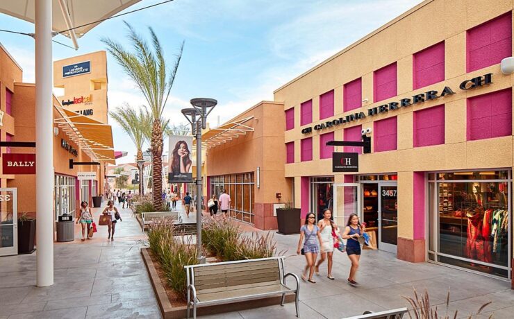 Outlet vs. Mall: What the difference?