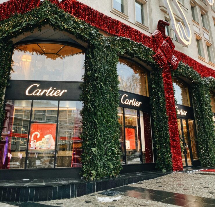 Cartier-owner Richemont Grapples with 27% Sales Plunge in China