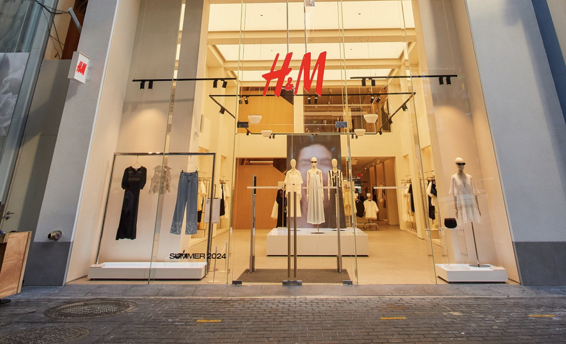 H&M History and Ownership (Hennes & Mauritz)