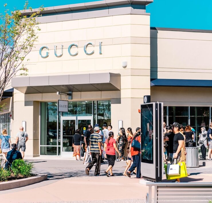 Outlet Shopping in Toronto: Toronto Premium Outlets