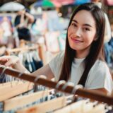 Advantages vs Disadvantages of Selling Through Retailers