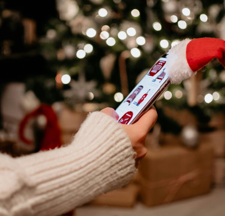7 Tips To Avoid Scams During The Holiday Shopping Season