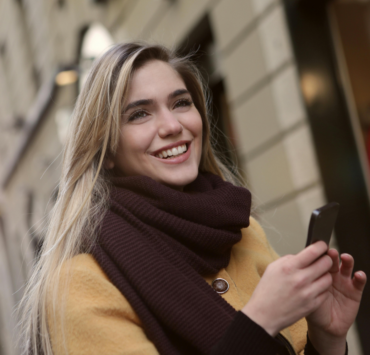 Get Ready for the Hybrid Shopping Model: US Retail Forecast 2025