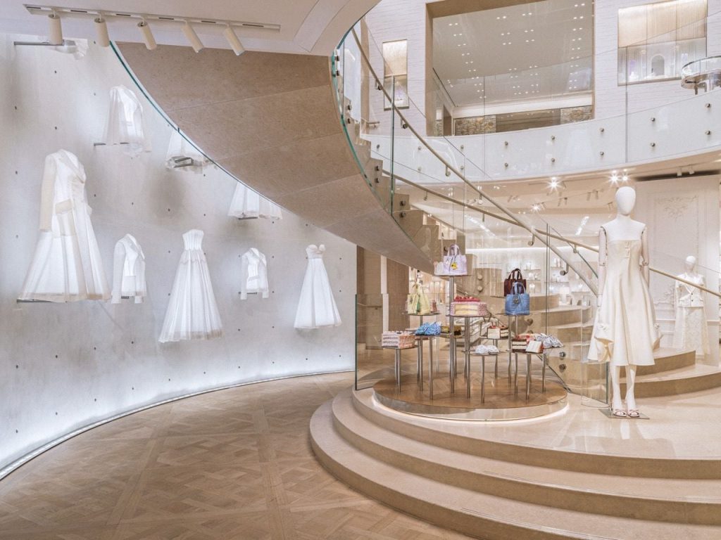DIOR