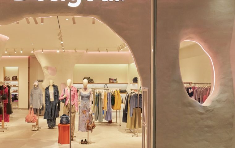 Desigual Reopens a Gaudí Inspired, 200 m² Store at Parque Arauco Marking a New Chapter in Chile