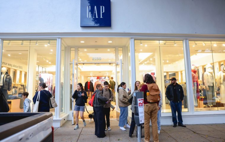Mall Brand Stocks Beat Expectations in 2025 Rally