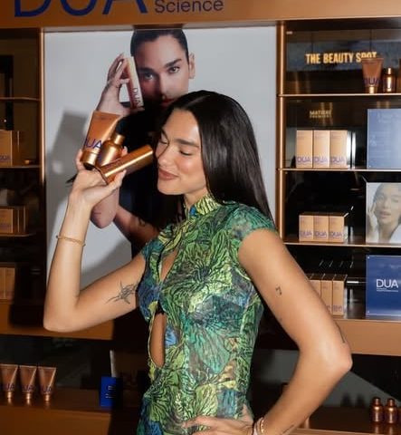 DUA by AB Lands in Selfridges Dua Lipa’s TFC5 Powered Three Step Routine Gets Its First London Pop Up
