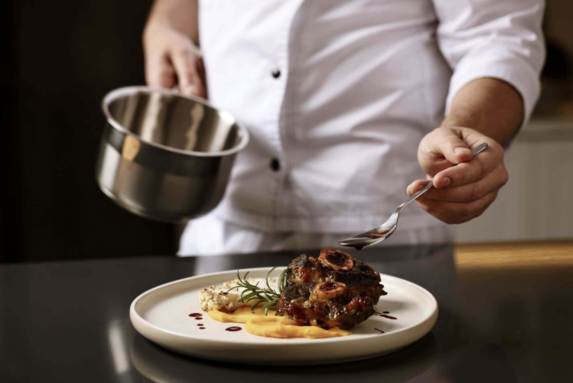 How to Choose Stainless Steel Cookware Sets for High-End Home Chefs 