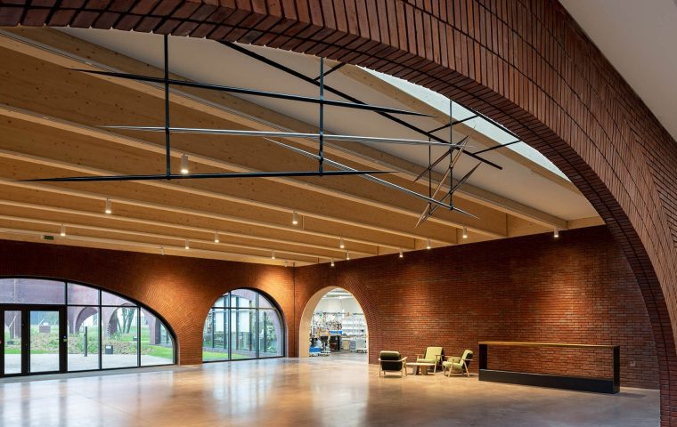Hermès Builds a 6,200 m² Brick Workshop in Normandie