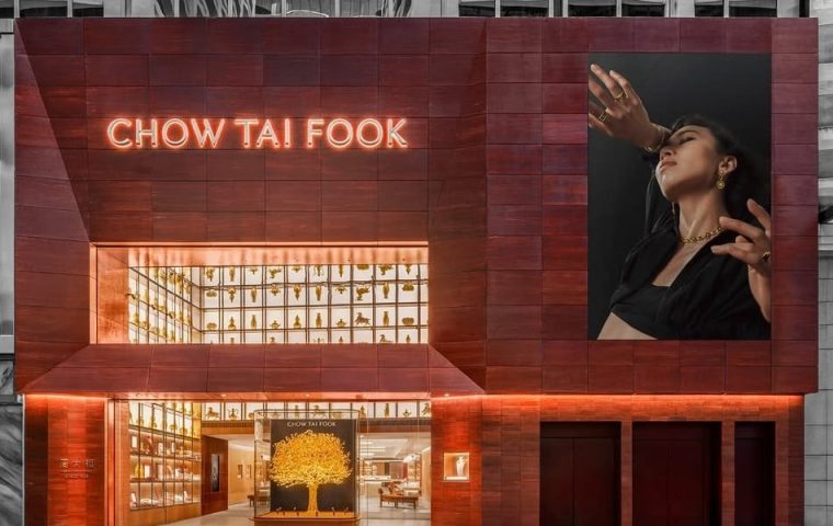 Chow Tai Fook’s “Icon on Canton” Flagship Brings a 2.1 Metre Gold Ginkgo and Heritage Pavilion to Hong Kong