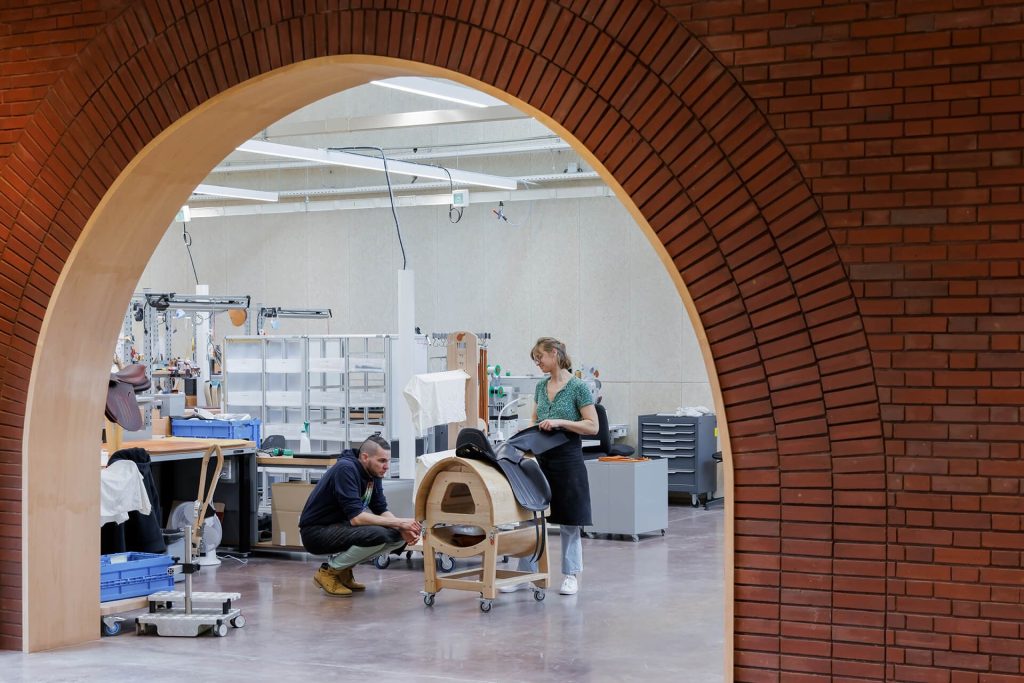 Hermès Builds a 6,200 m² Brick Workshop in Normandie