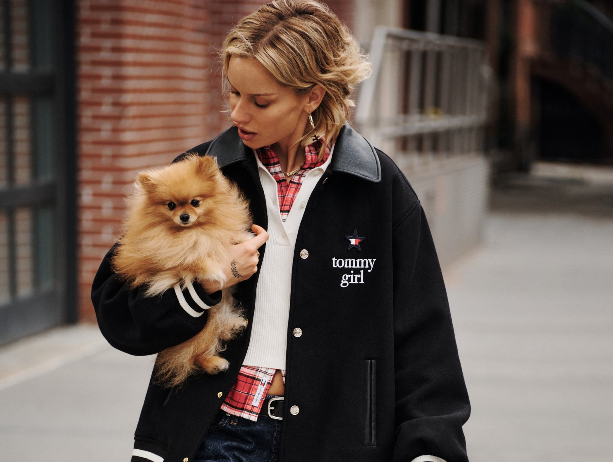 Tommy Hilfiger Revives Iconic ‘Tommy Girl’ Spirit with a Modern Edge in Fall 2025 Campaign
