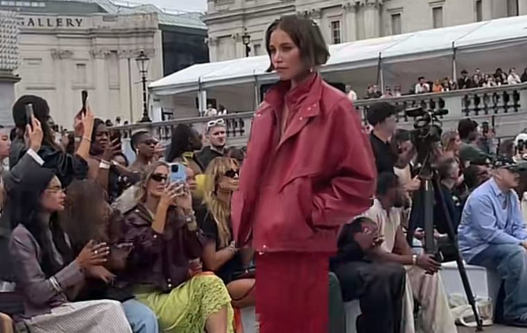 Thousands Attend Topshop Comeback Show After 5 Year Hiatus