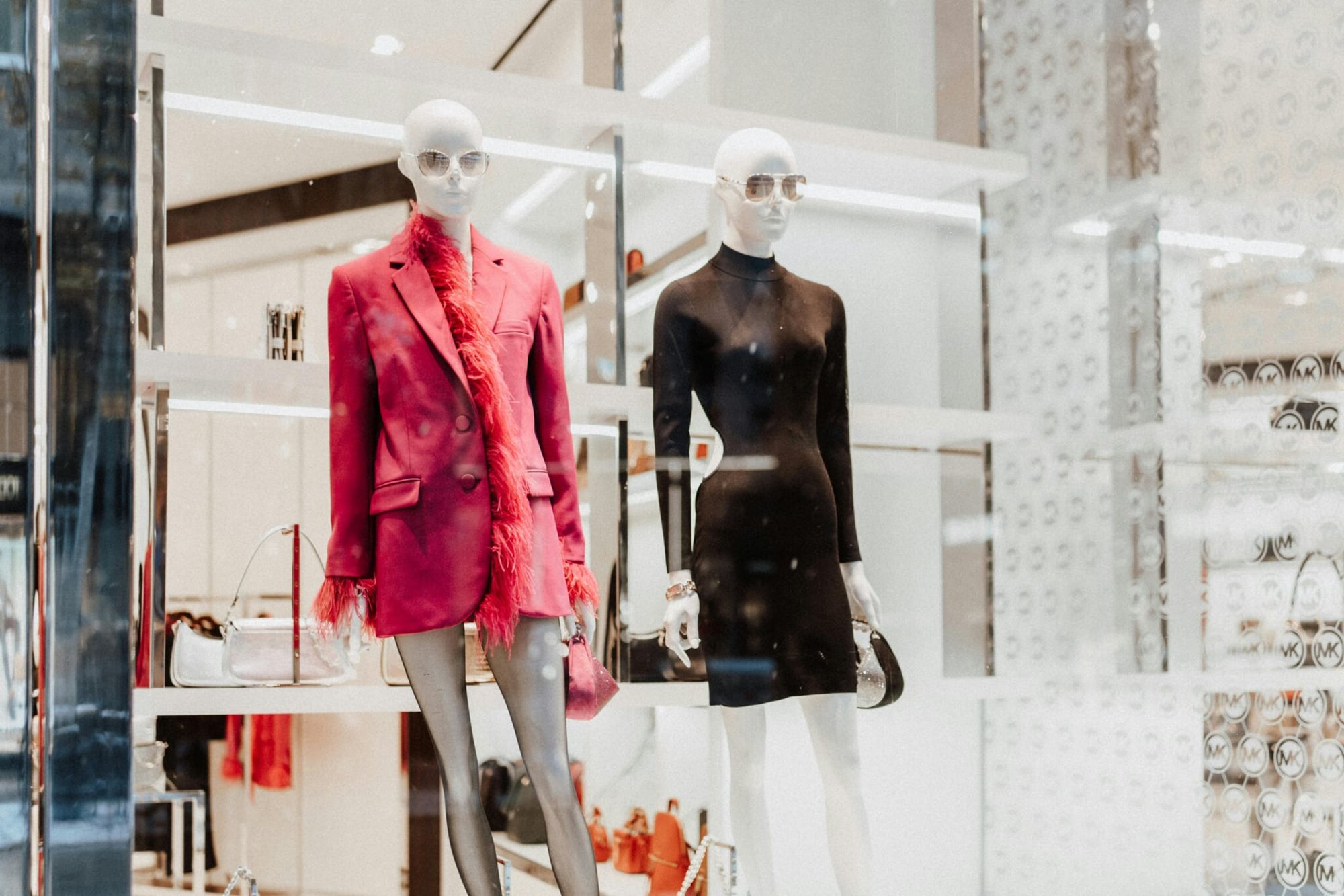 Showrooming Shoppers