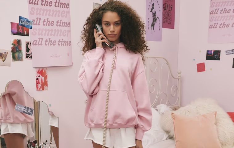 Aritzia’s New Sweatfleece Drop Brings a Dewy Mint and Soft Clay Palette to Spring 2026