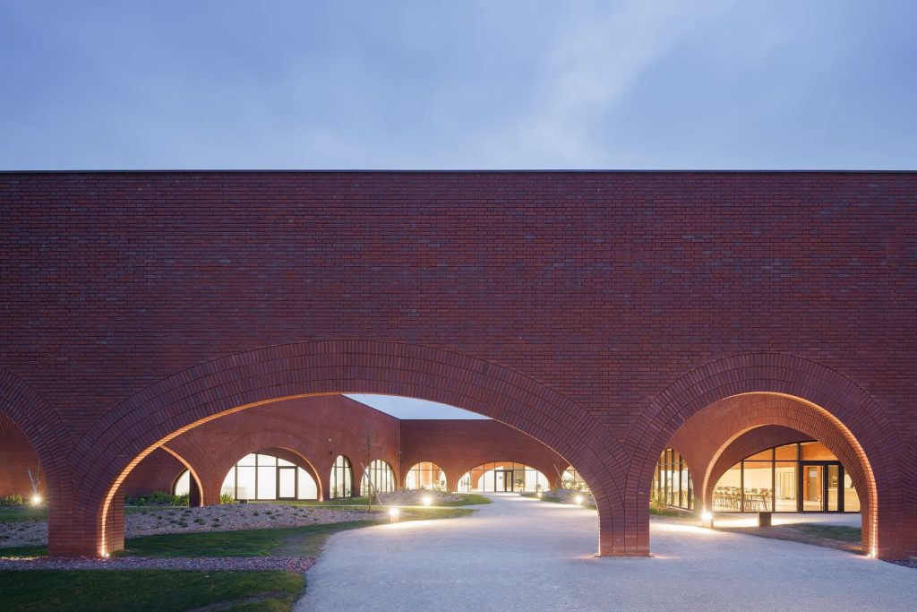 Hermès Builds a 6,200 m² Brick Workshop in Normandie