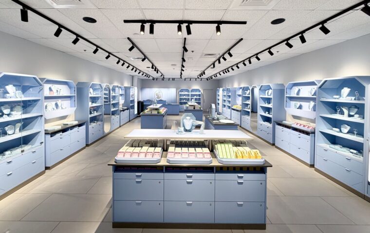 Swarovski Brings Extra Sparkle With a New Clinton Outlet