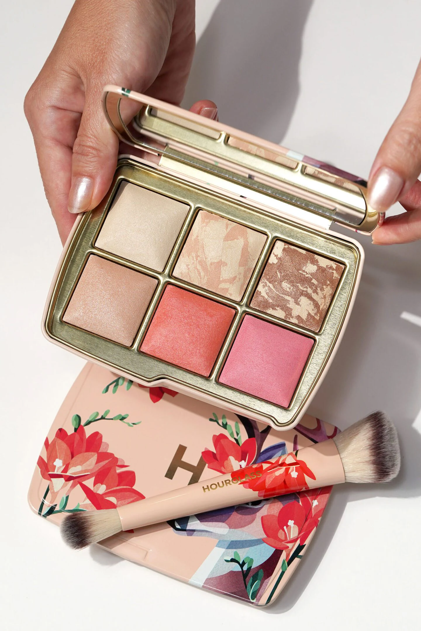 Hourglass Ambient Lighting Edit Unlocked Deer palette for Holiday 2025.