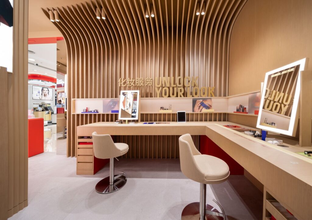 MAKE UP FOR EVER Opens an Interactive Beauty Counter at Changsha Wangfujing