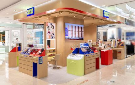 MAKE UP FOR EVER Opens an Interactive Beauty Counter at Changsha Wangfujing