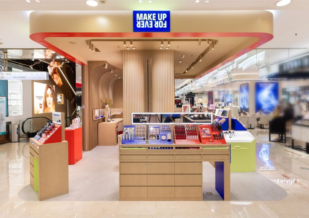 MAKE UP FOR EVER Opens an Interactive Beauty Counter at Changsha Wangfujing