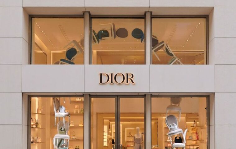ACIERTA — Boutique visual-merchandising engineering, image 1