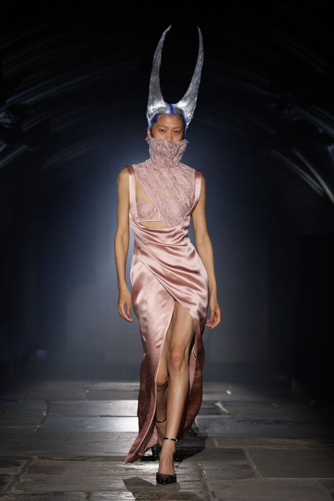 Alexander McQueen Spring/Summer 2027 runway look 04