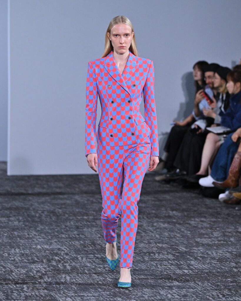 ANREALAGE Spring/Summer 2027 runway look 02