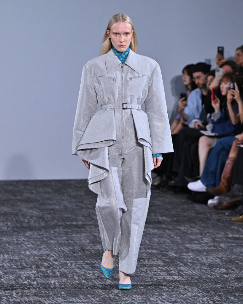 ANREALAGE Spring/Summer 2027 runway look 16