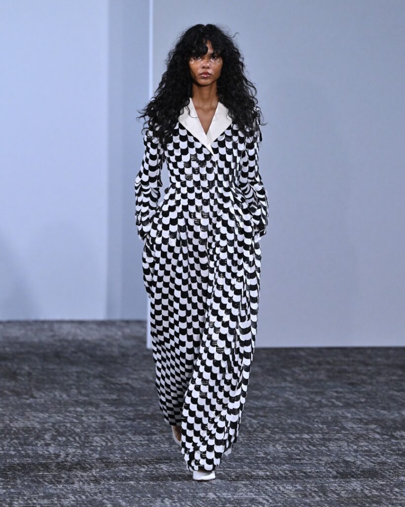 ANREALAGE Spring/Summer 2027 runway look 18