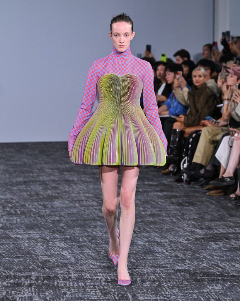 ANREALAGE Spring/Summer 2027 runway look 25