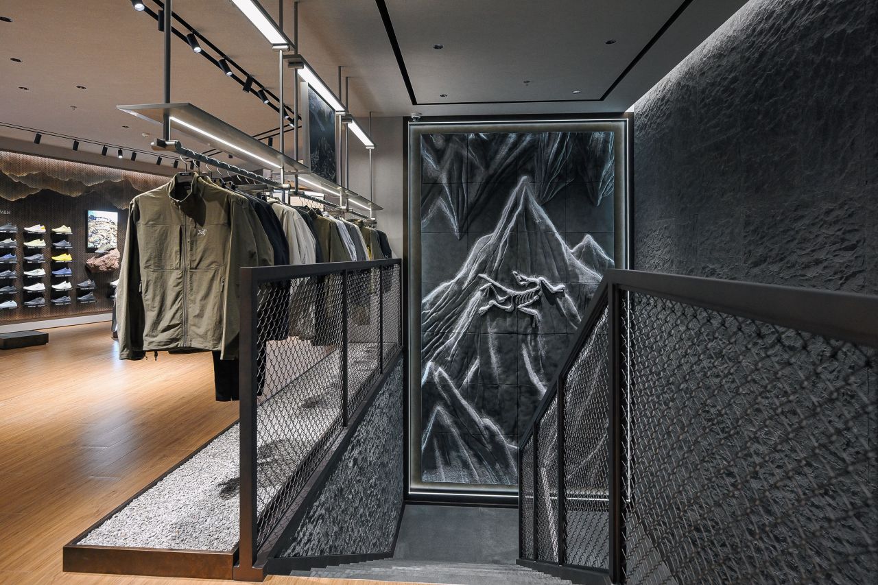 Material textures in the Arc'teryx Nanchang retail design, photo 5