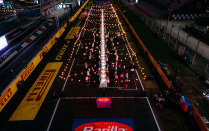 La Tavolata by Barilla on the starting grid of the Monza circuit.