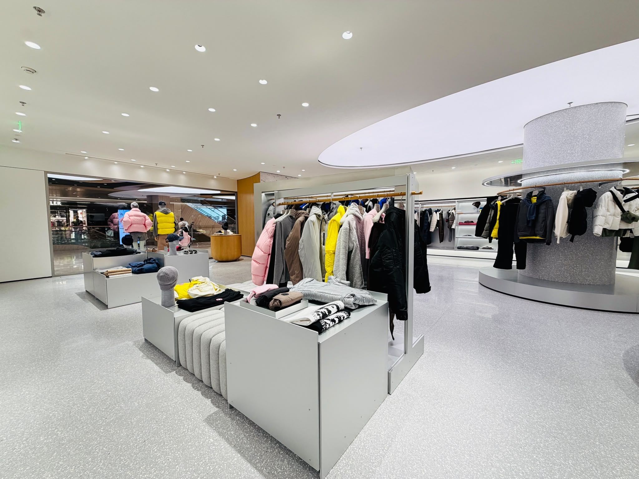 Canada Goose Nanjing merchandise fixtures