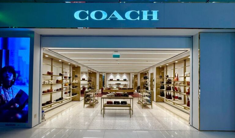 Coach DLF Avenue store in New Delhi, view 1