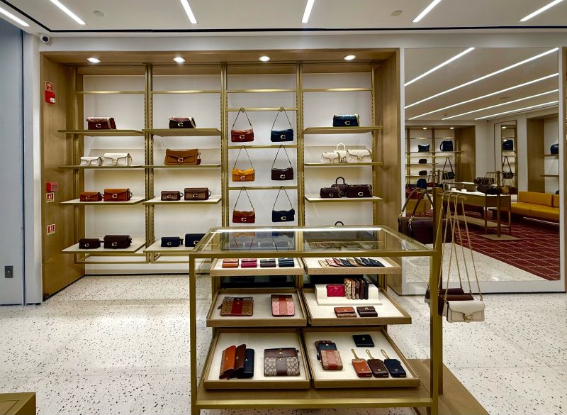 Coach DLF Avenue store in New Delhi, view 3