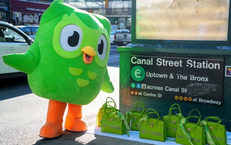 Duolingo mascot at the Canal Street activation