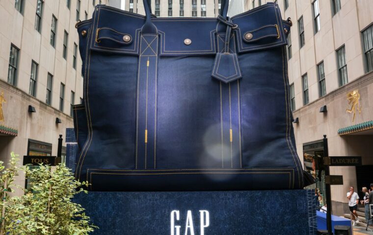 GapBag activation at Rockefeller Center — event photograph 1