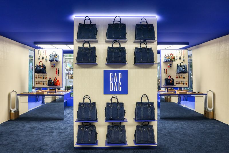 GapBag activation at Rockefeller Center — event photograph 2