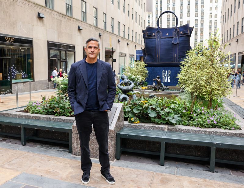 GapBag activation at Rockefeller Center — event photograph 4