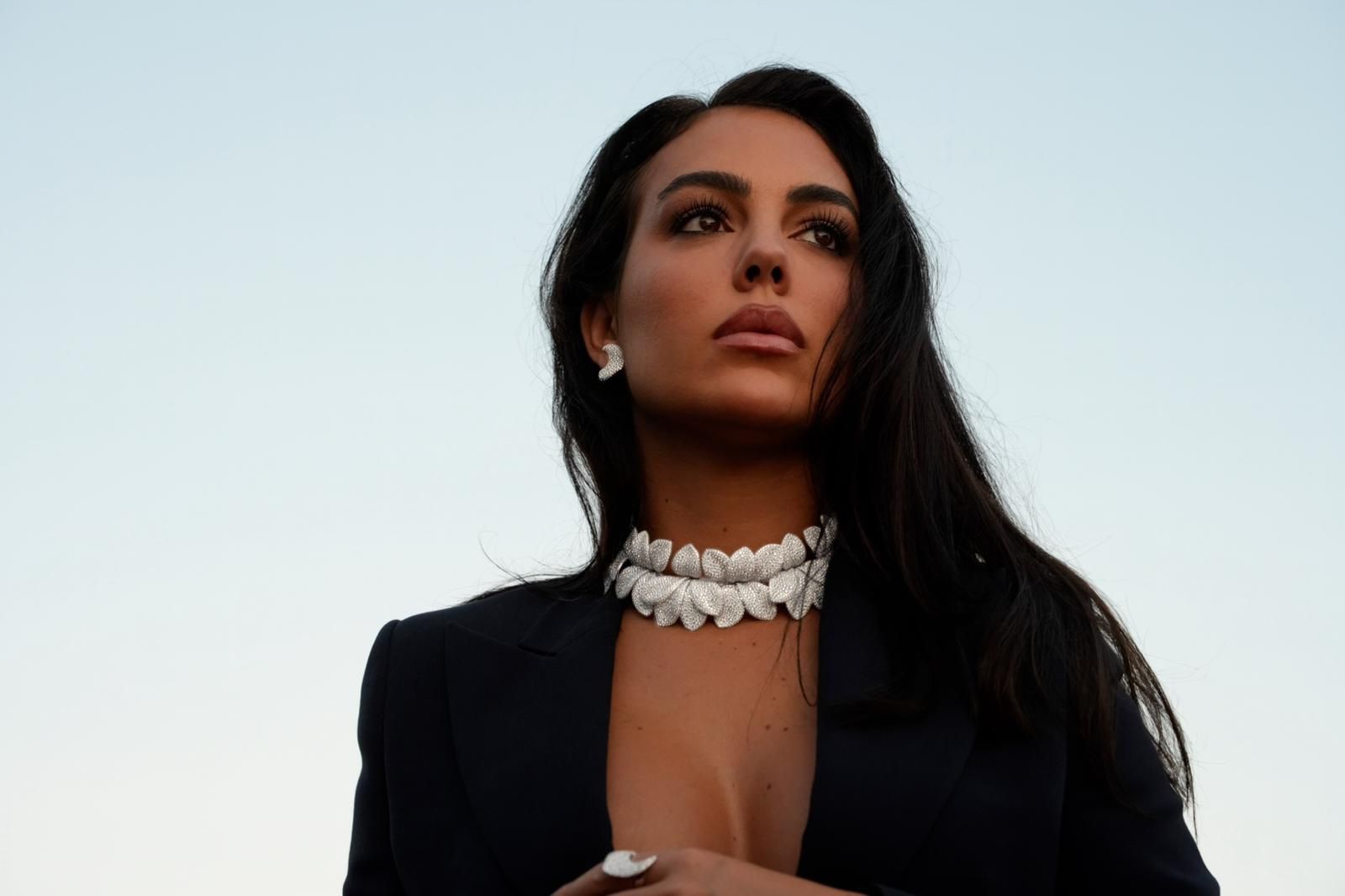 Close portrait of Georgina Rodriguez wearing the Giardini Segreti Couture collier