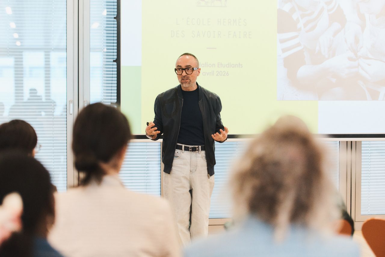 Hermès team member presenting the École Hermès des savoir-faire program