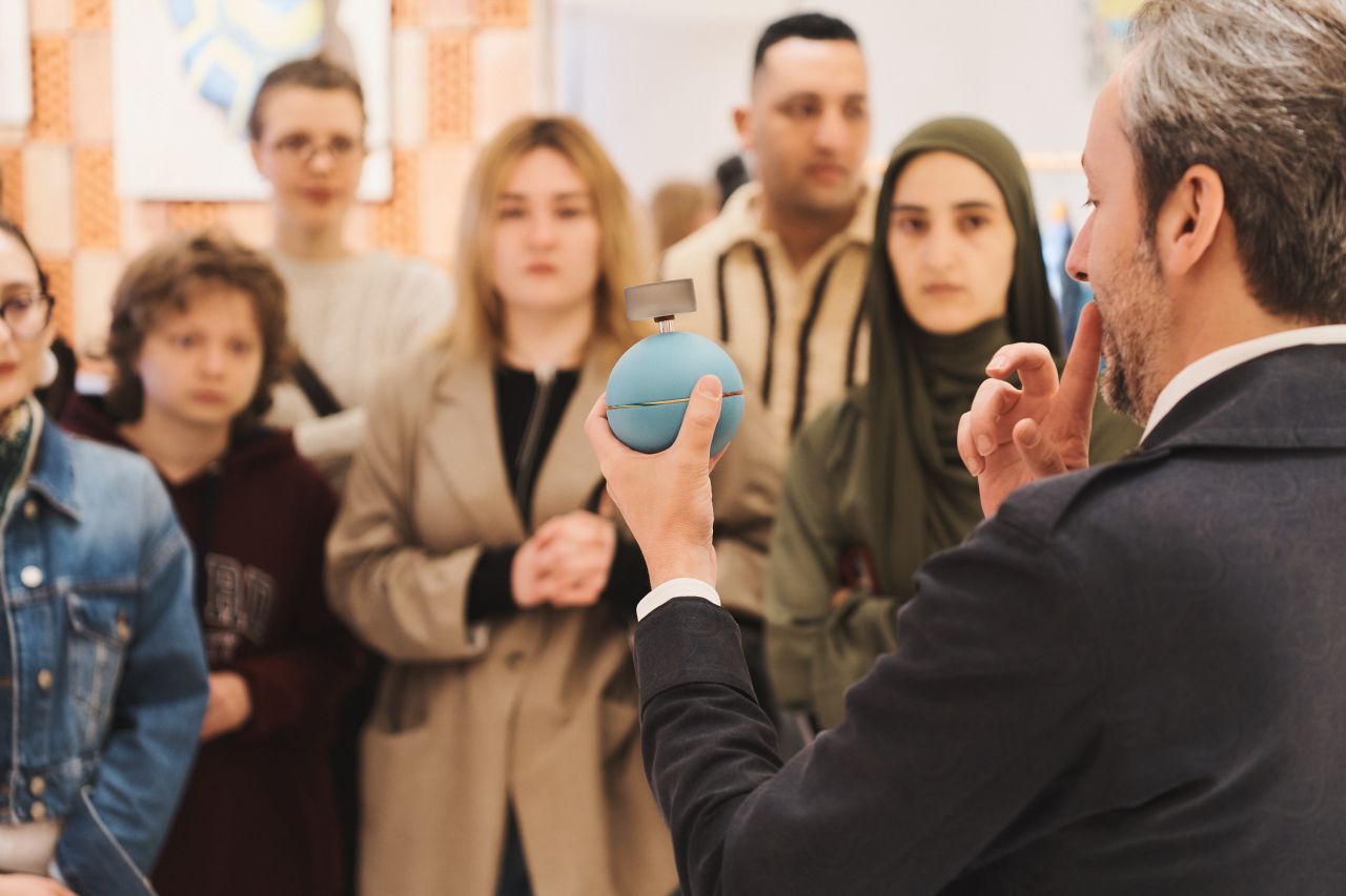Students learning about Hermès métiers during the refugee education partnership