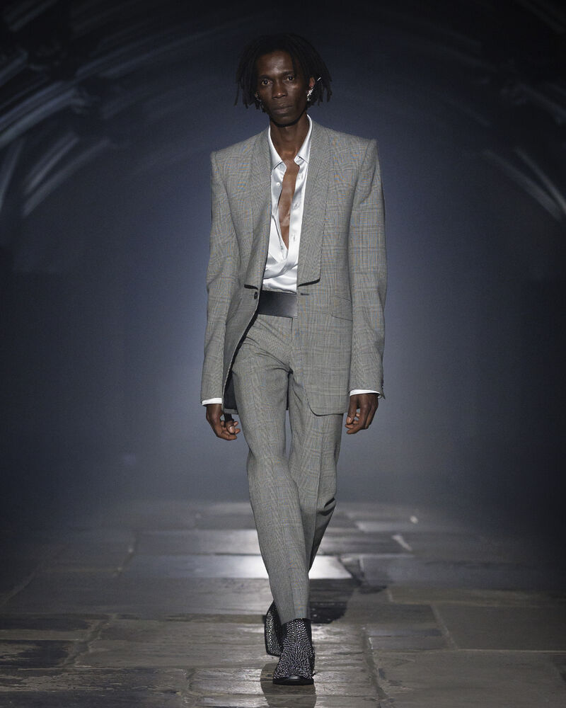 Alexander McQueen Spring/Summer 2027 runway look in London — image 5