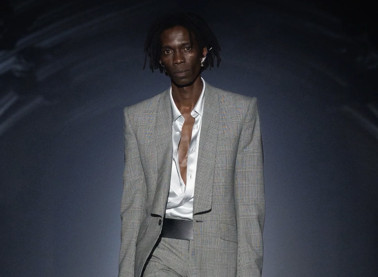 Alexander McQueen and Huntsman Put Savile Row Bespoke on the SS27 Runway